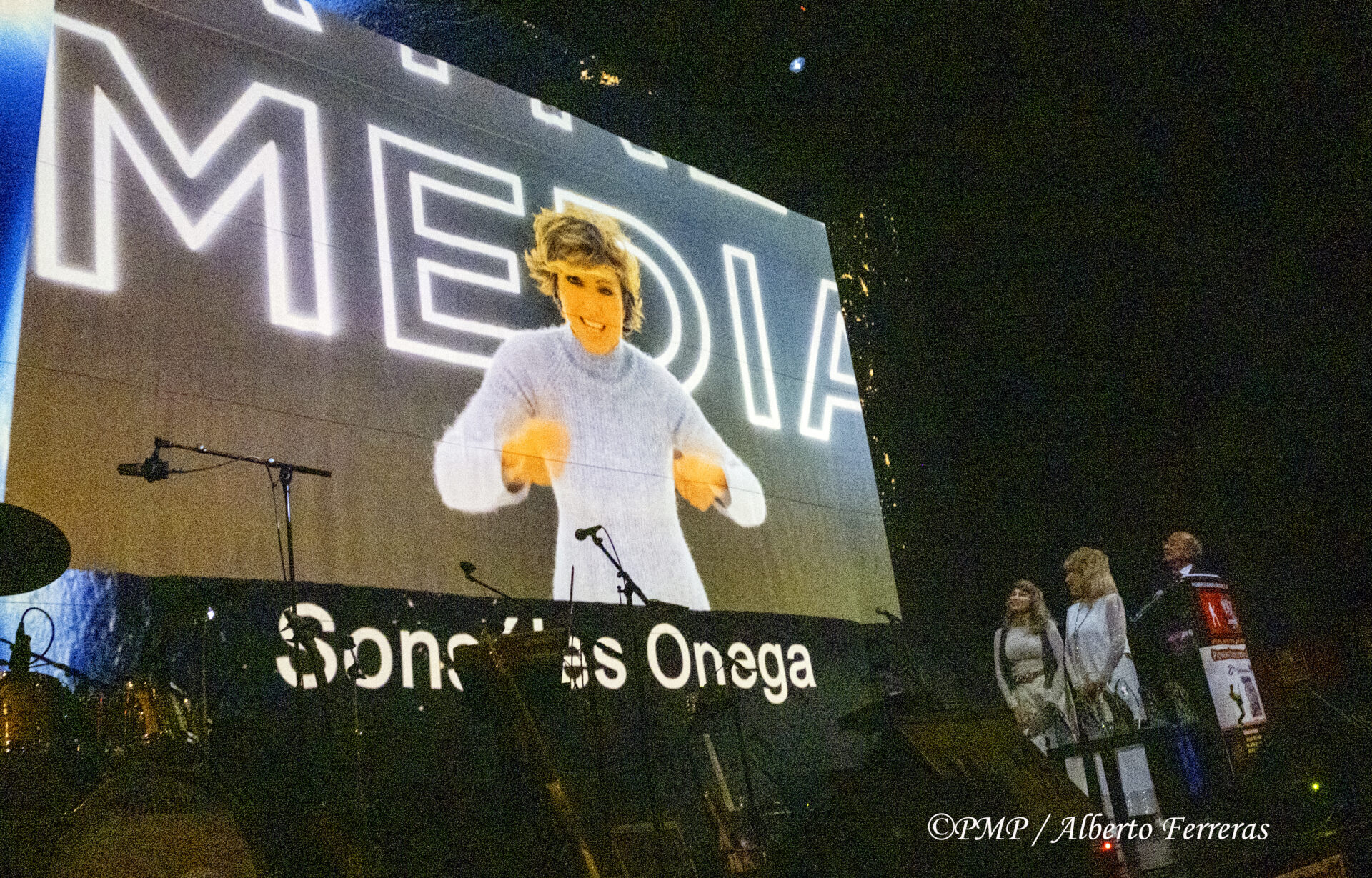PREMIO A MEDIOS SONSOLES ONEGA