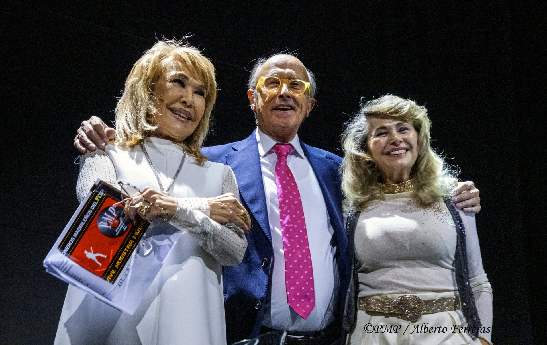 PRESENTADORES