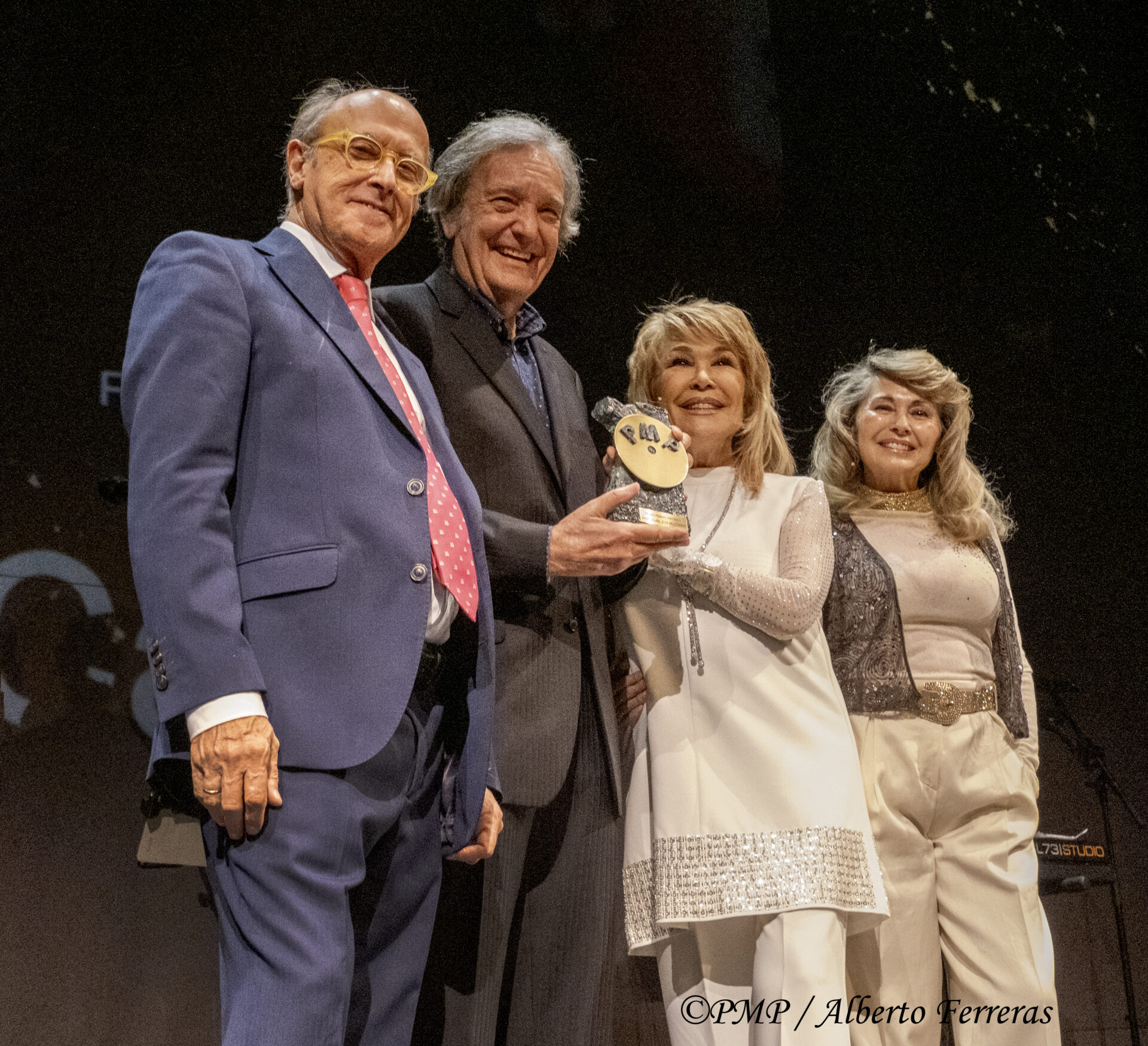 PREMIO A SANTI CARULLA